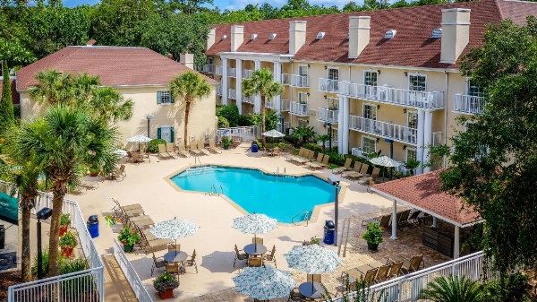 Palmera Inn and Suites image 1